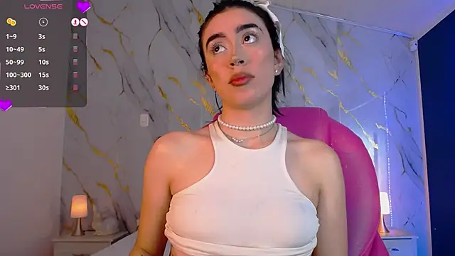 Julieta De Los Angeles online show from 01.10.25