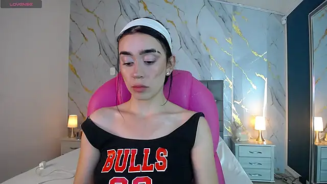 Julieta De Los Angeles online show from 01.30.25