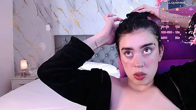 Julieta De Los Angeles online show from 02.12.25