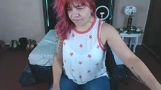 Snapshot of VioletaaaSlave chatting on 11.14.25 VioletaaaSlave online show from 11.14.25