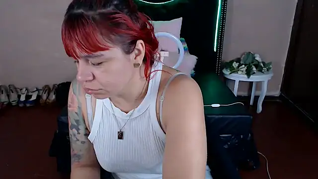 Snapshot of VioletaaaSlave chatting on 06.14.26 VioletaaaSlave online show from 06.14.26