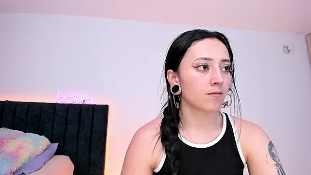 Snapshot of liaqueen610 chatting on 02.22.25 liaqueen610 online show from 02.22.25