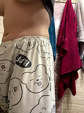 Snapshot of Romsticks chatting on 10.10.25 Romsticks online show from 10.10.25