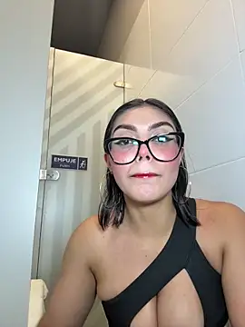 Snapshot of zui_lu chatting on 10.05.25 zui lu online show from 10.05.25