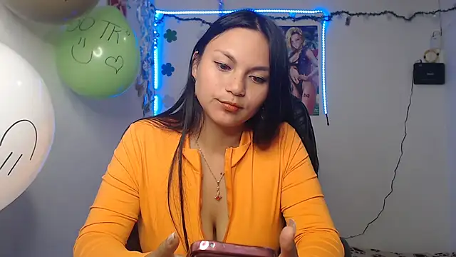 Snapshot of Zafiroweb09 chatting on 12.12.24 Zafiroweb09 online show from 12.12.24