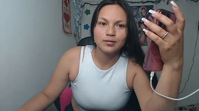 Snapshot of Zafiroweb09 chatting on 12.17.24 Zafiroweb09 online show from 12.17.24