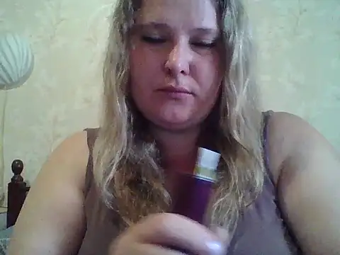 Snapshot of ParisMimi chatting on 05.26.26 ParisMimi online show from 05.26.26