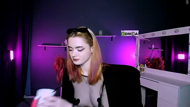 liana kisses online show from 03.20.25