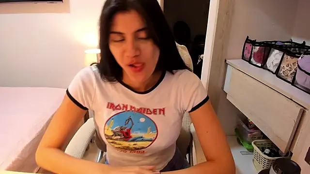 Snapshot of misstoya chatting on 10.02.25 misstoya online show from 10.02.25