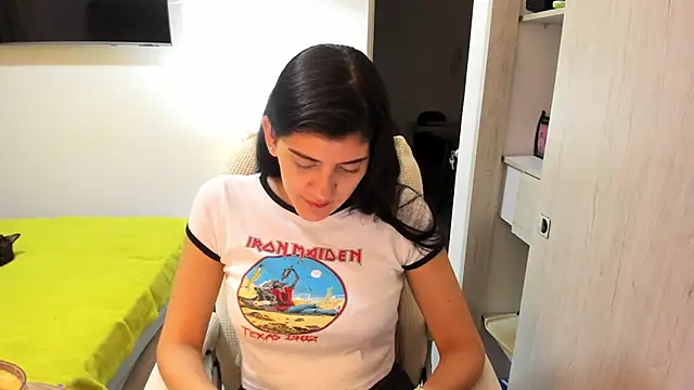 Snapshot of misstoya chatting on 10.15.25 misstoya online show from 10.15.25