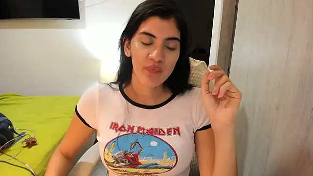 Snapshot of misstoya chatting on 10.25.25 misstoya online show from 10.25.25