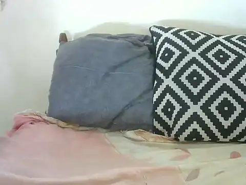 Pretty-emmie online show from 12.25.24