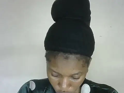 Pretty-emmie online show from 10.04.25