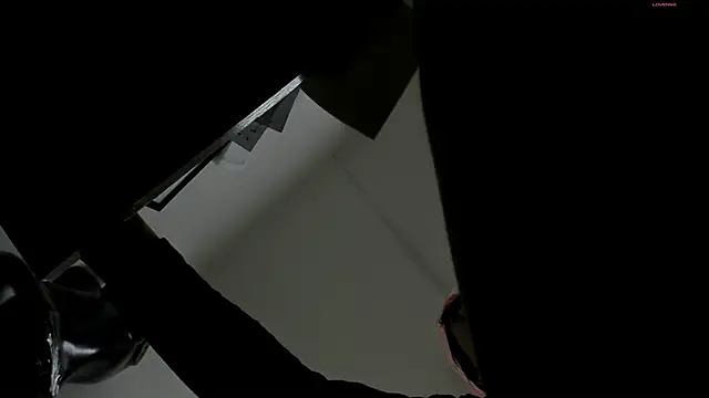 selene red  online show from 10.02.25