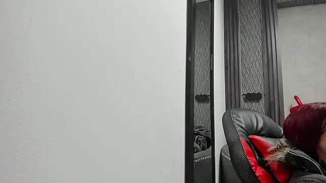 selene red  online show from 02.05.26