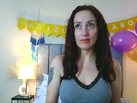 Snapshot of IberianMoonMK chatting on 02.04.26 IberianMoonMK online show from 02.04.26