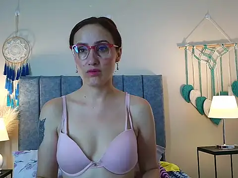 Snapshot of IberianMoonMK chatting on 02.10.26 IberianMoonMK online show from 02.10.26