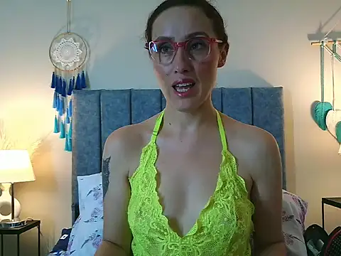 Snapshot of IberianMoonMK chatting on 02.13.26 IberianMoonMK online show from 02.13.26