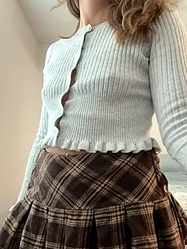 18petitewhitegirl online show from 10.17.25