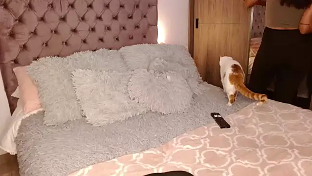 Roussmariehenao online show from 10.10.25