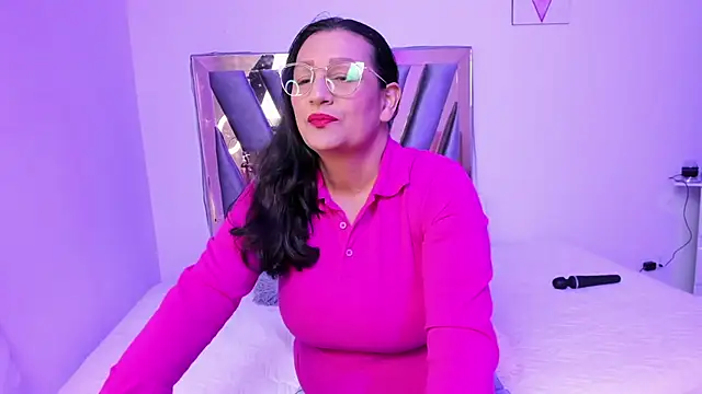 Victoria Red01 online show from 12.03.24