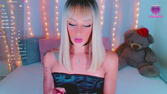 Snapshot of AlanaBekeer chatting on 10.24.25 AlanaBekeer online show from 10.24.25