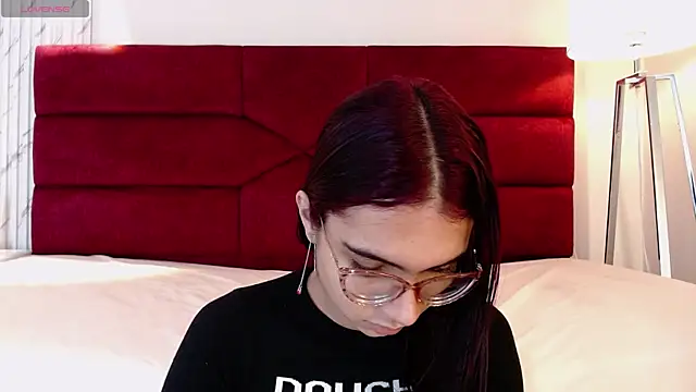Snapshot of sara_saenz99 chatting on 12.27.24 sara saenz99 online show from 12.27.24
