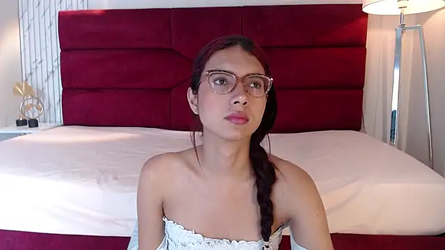 Snapshot of sara_saenz99 chatting on 02.21.25 sara saenz99 online show from 02.21.25