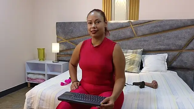 Julia Gomes online show from 01.31.25