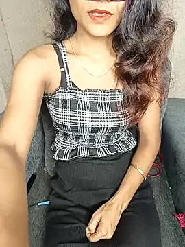 Snapshot of REVA_DARLING chatting on 10.10.25 REVA DARLING online show from 10.10.25