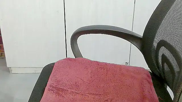 Destiny Desire online show from 04.17.26