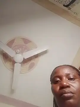 Snapshot of SWEETRENNE_ chatting on 10.16.25 SWEETRENNE online show from 10.16.25