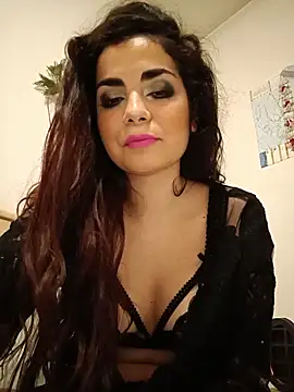 Saturnia Yvonne online show from 02.04.25