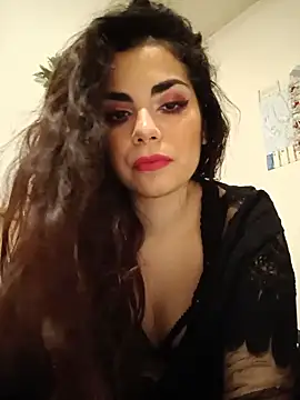 Saturnia Yvonne online show from 02.05.25