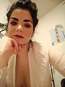 Saturnia Yvonne online show from 02.25.25