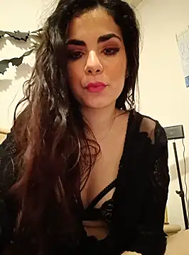 Saturnia Yvonne online show from 03.04.25