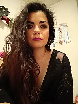 Saturnia Yvonne online show from 03.06.25