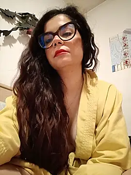 Saturnia Yvonne online show from 03.08.25