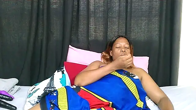 DIRTYTALKINQUEEN online show from 01.24.25