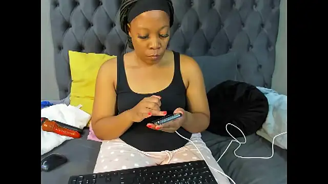 DIRTYTALKINQUEEN online show from 10.24.25