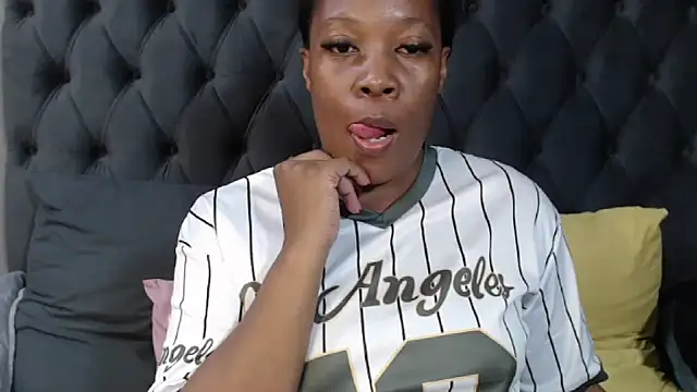 DIRTYTALKINQUEEN online show from 11.05.25