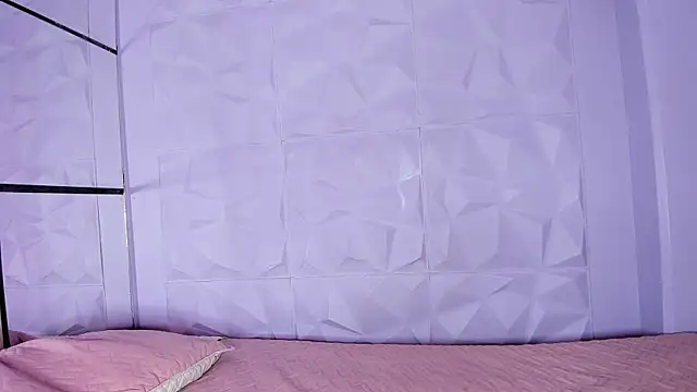 Snapshot of _LittleLia chatting on 10.20.25 LittleLia online show from 10.20.25