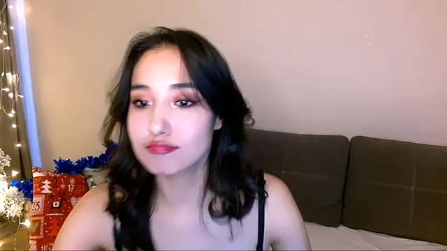 Snapshot of Li_noen chatting on 12.19.24 Li noen online show from 12.19.24