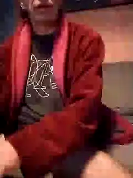 Snapshot of heitzer1072 chatting on 01.22.25 heitzer1072 online show from 01.22.25