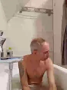 Snapshot of heitzer1072 chatting on 01.27.25 heitzer1072 online show from 01.27.25