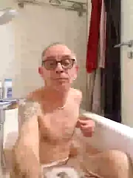 Snapshot of heitzer1072 chatting on 02.07.25 heitzer1072 online show from 02.07.25