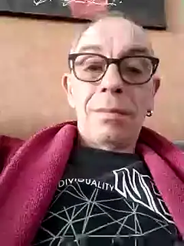 Snapshot of heitzer1072 chatting on 09.29.25 heitzer1072 online show from 09.29.25