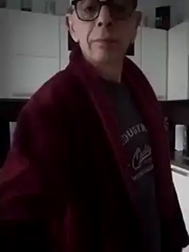 Snapshot of heitzer1072 chatting on 02.26.26 heitzer1072 online show from 02.26.26