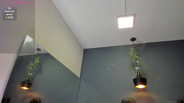 Hannah Miller   online show from 01.04.25