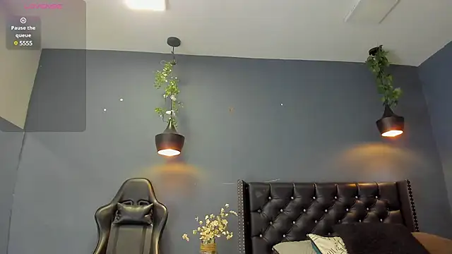 Hannah Miller   online show from 01.13.25